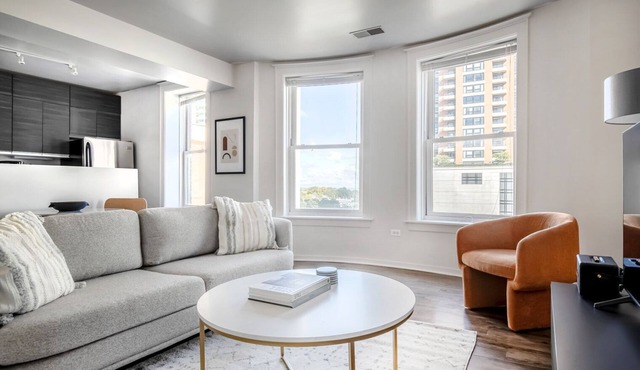 Stunning South Loop 2BR nr L & Grant Park, by Blueground