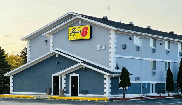 Super 8 by Wyndham Benton Harbor St Joseph