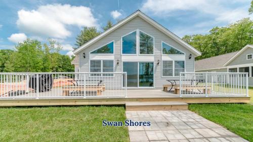 Swan Shores-Expansive Lakefront Home with Private Dock