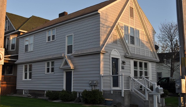 Tastefully Decorated And Sparkling Clean ~ Home Away From Home! in Sault Ste. Marie