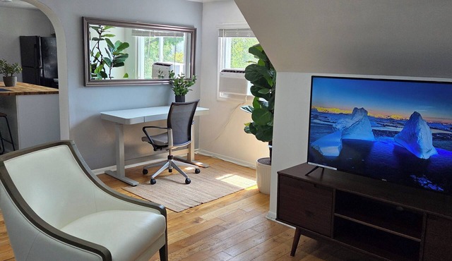 The Beach Loft - 5 min from Whihala Beach, 30 min. from Chicago Navy Pier