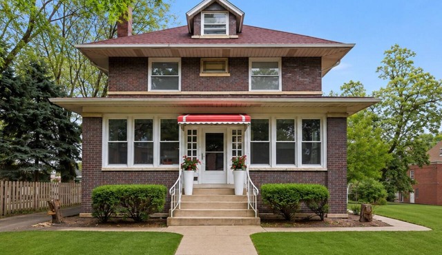 The Beverly Hills of Chicago Luxury Stay