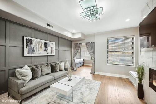 The Chic Urban Oasis Near the Lake!