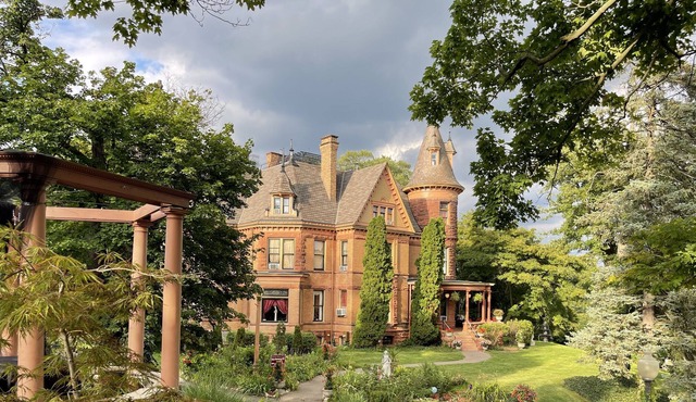 The Henderson Castle