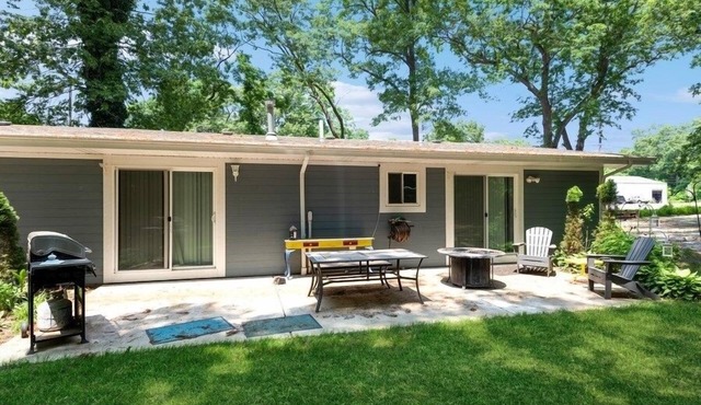 This 3 bedroom, 2 bathroom home is in a scenic area but closes to Indiana Dunes National Park.