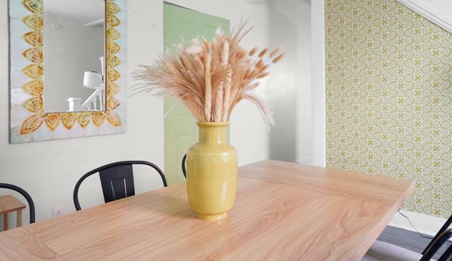 Townhome Sleeps 8, Pet Friendly!