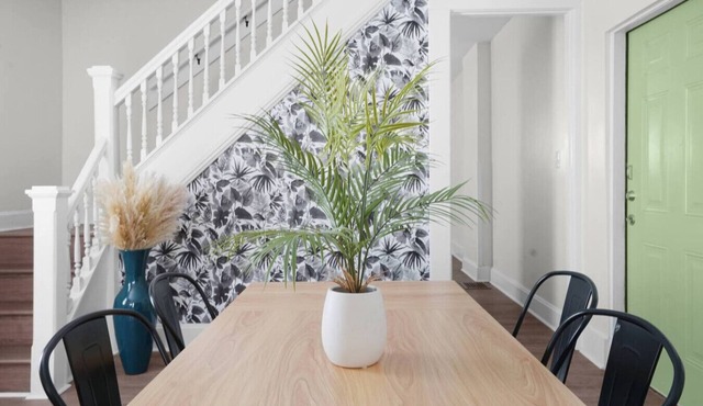 Townhome Sleeps 8, Pet Friendly!