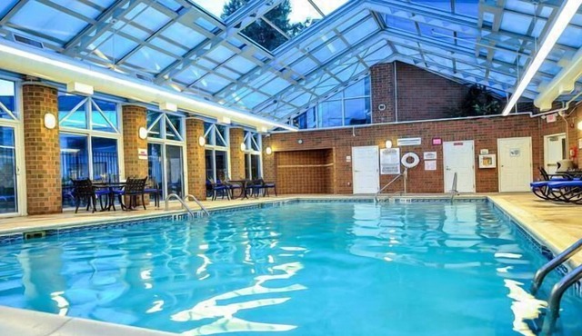 Travel Destination Vacation! 2 Spacious Units, Near Warren Golf Course, Mini-Golf, Pool
