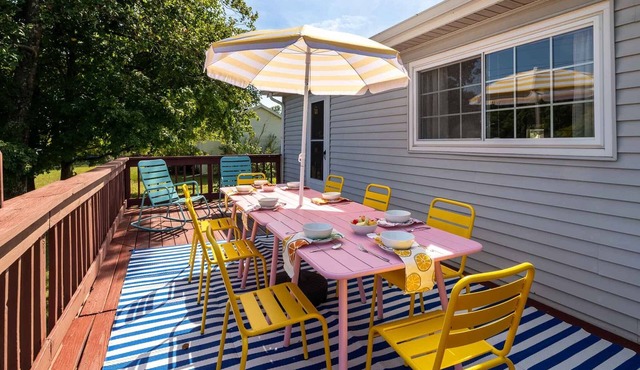 Turntable&Vinyl - Deck - Vibrant - Near IU