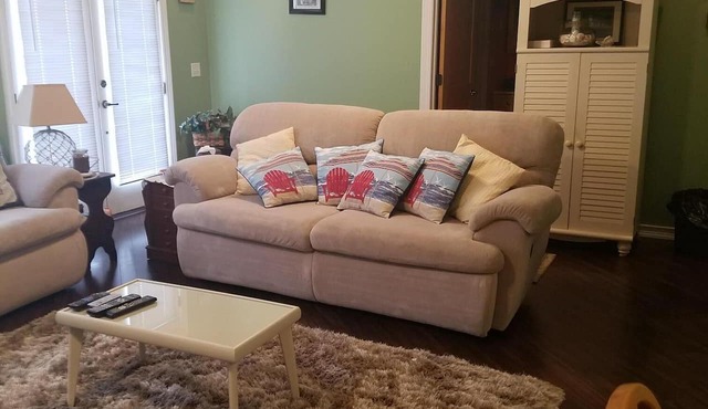 Unique 3 BR, 2 BR Waterfront Home/Vacation Getaway in Syracuse, Indiana