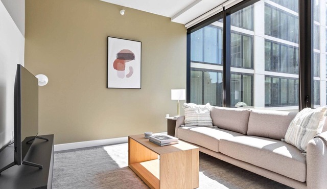 Upscale South Loop 1BR w/Pool, Gym & Spa, nr Grant Park, by Blueground
