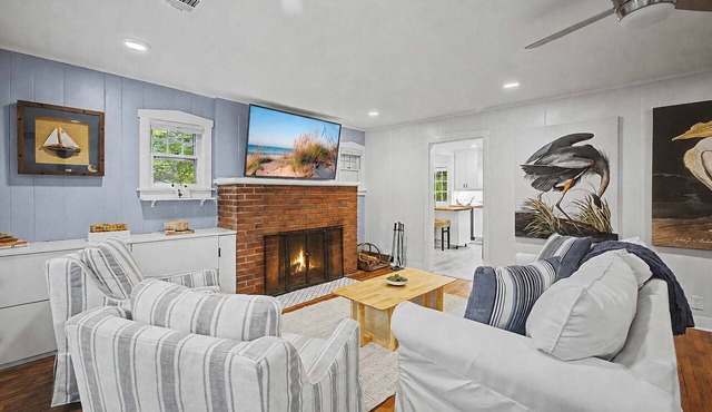 Cottage on Pine, 5 Min Walk to Harbert Beach