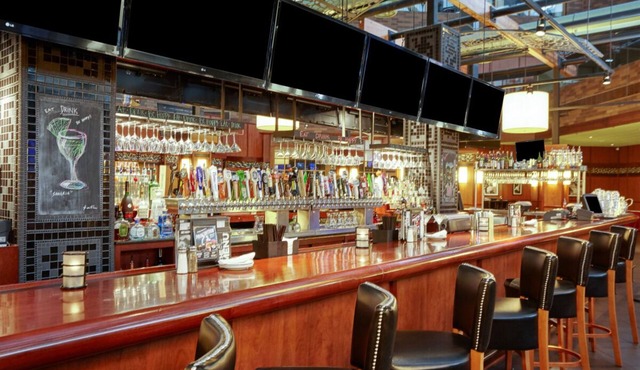 Vacation Day Is Always A Great Idea! Onsite Restaurant, Free Parking