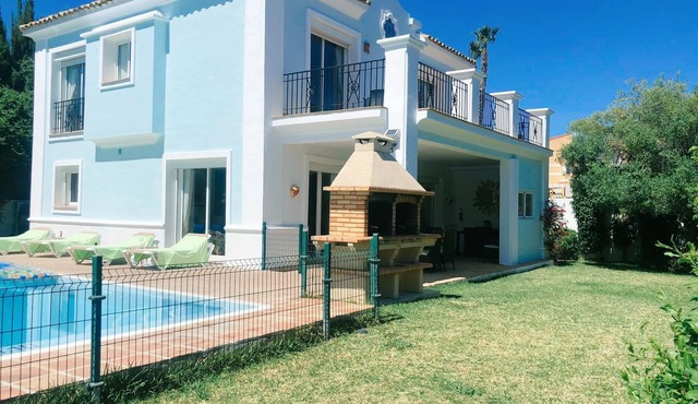 Villa with private infinity pool close to Port