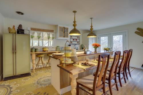 Vintage Coloma Home w/Deck: Shop, Swim & Dine!