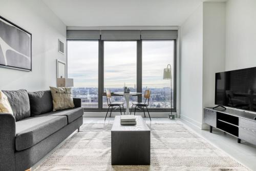 W Loop 1BR w Pool Coworking Gym 1 block to L CHI-522