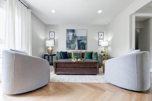 Walk to Notre Dame & Games & Concerts - 5BR-12 guests - Eddy St