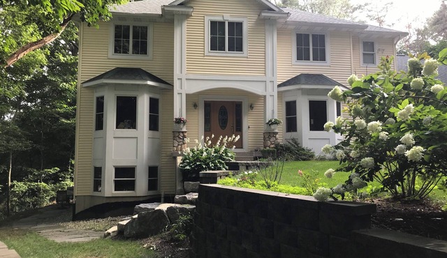 Walking distance to Lake Michigan beaches, Cozy 1 bdrm suite on quiet wooded lot