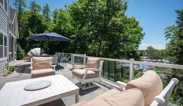 WATER VIEW@MarinaResort w/POOL + LARGE SunRoom & Patio