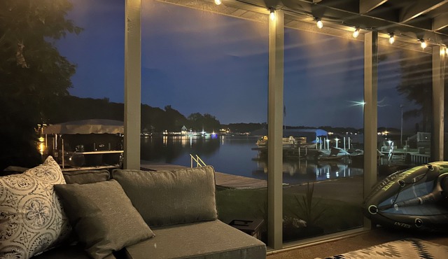 Waterfront Curvy Midcentury Cabin on Paw Paw Lake - Memories Made Here!