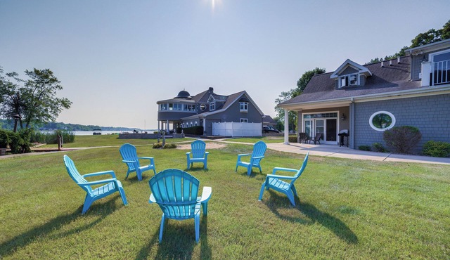 Waterfront Jackson Mansion: Patio, Grill, Dock!