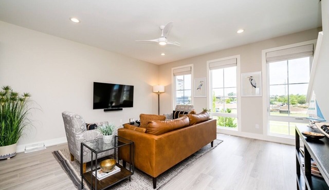 Welcome to "It's a Shore Thing"- Your Serene Waterfront Haven!