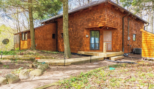 Whispering Bluff - Private Beach - Pet Friendly