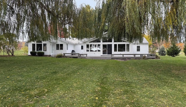 Willow Retreat - Round Lake Waterfront w/Clear Lake access