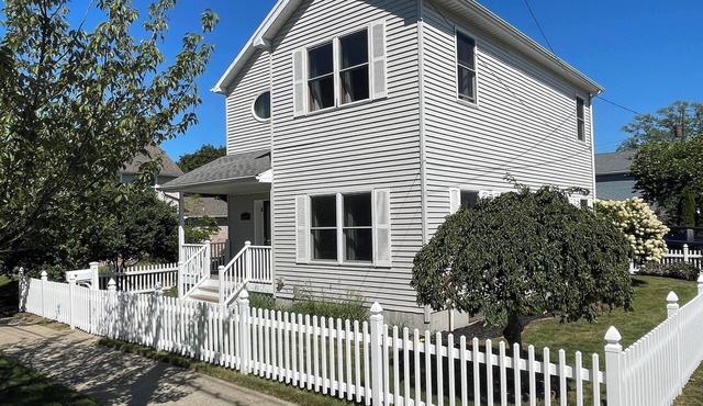Wonderful 4-bedroom house in charming Downtown St. Joseph - The Residence