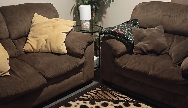 Wonderful unit located downtown with alleyway parking, perfect for quiet stays.