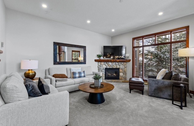 Magnificent multi level 3 bedroom + den townhouse, close to Morrisey lift in Sun Peaks
