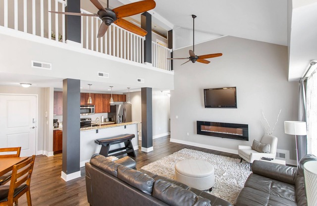 NEAR DOWNTOWN SPACIOUS CONDO 4 BEDROOMS - 3 FULL BATHROOMS - PRIVATE BALCONIES