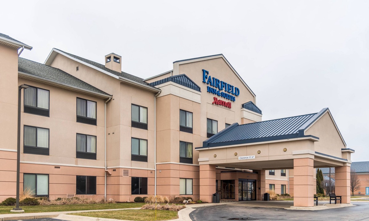 Norton Shores Hotel | Fairfield Inn and Suites by Marriott Muskegon Norton Shores