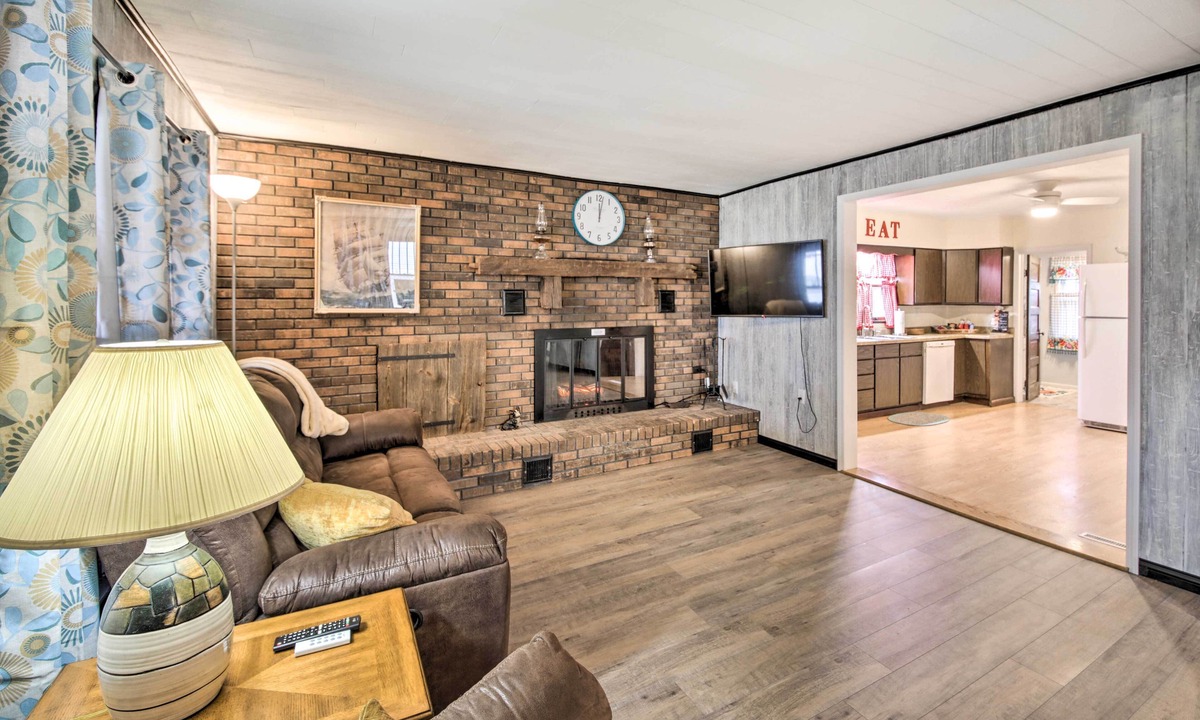 Palestine Cottage | Illinois Vacation Rental Home: Pets Welcome