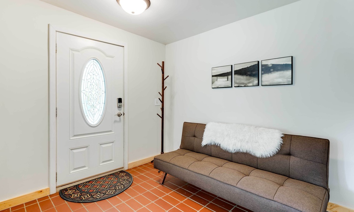 Laotto Cottage | Lakeside Indiana Vacation Rental Near Fort Wayne!