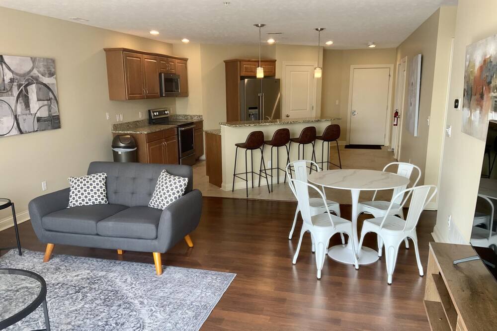 Saint Joseph Apartment | Beautiful downtown condo with marina views, minutes from the beach
