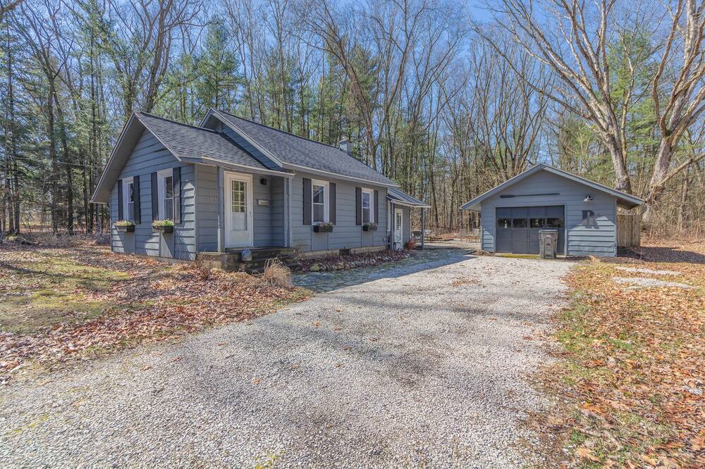 New Richmond House | The Cozy Cottage - pet friendly home with hot tub