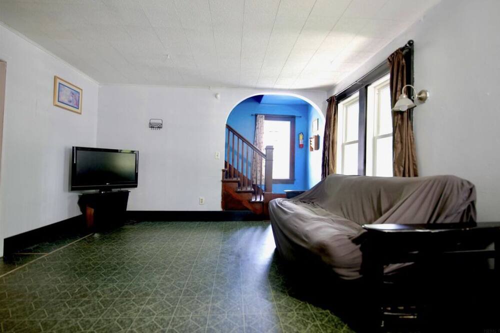 Goshen House | Prime location