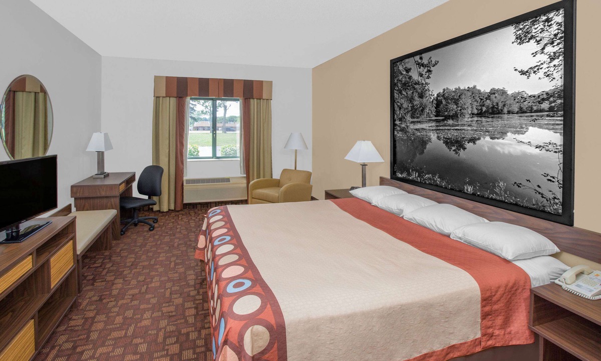 Three Rivers Hotel | Super 8 by Wyndham Three Rivers