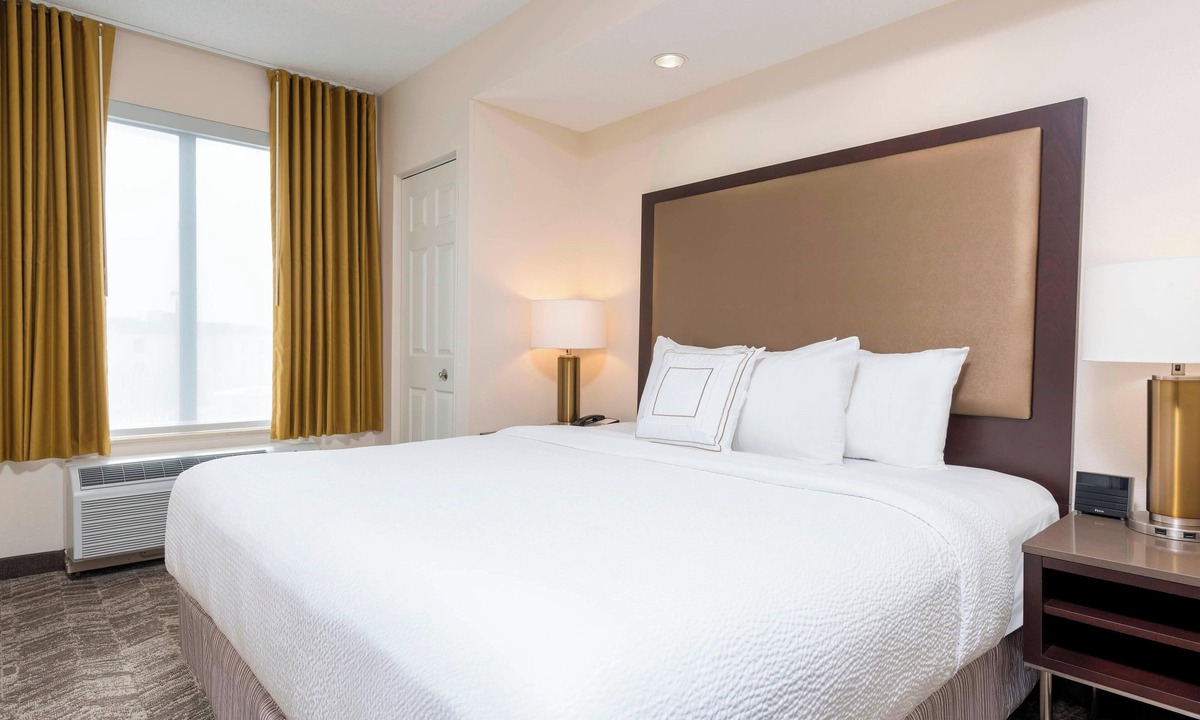 Alpine Center Hotel | SpringHill Suites by Marriott Grand Rapids North