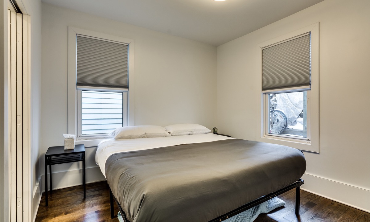 Old Town Triangle Condo | Old Town Chicago at it's finest! Pet Friendly & Recently Renovated Top-Floor Condo Has Everything You Need for a Perfect Windy City Getaway by AllSet Turnover