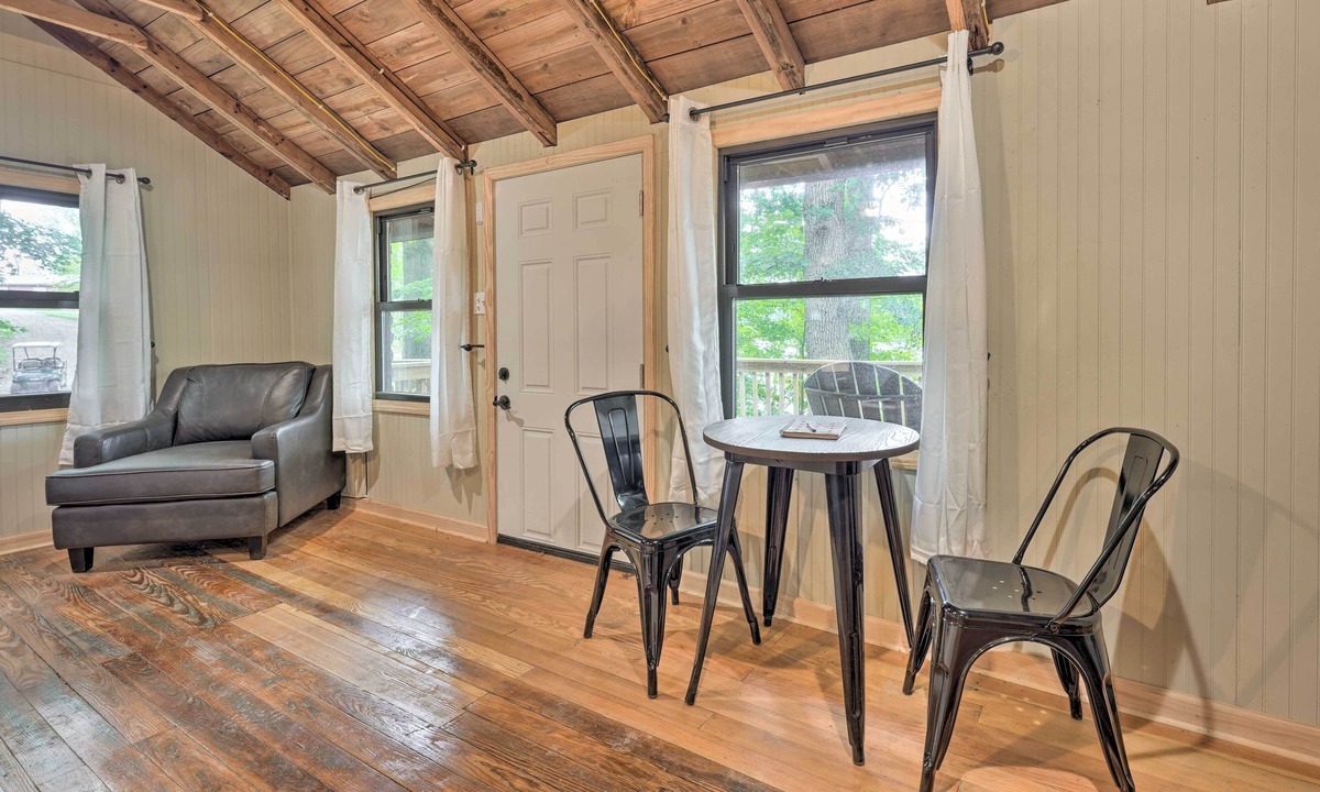 Cassopolis Apartment | Cassopolis 'The Cabin' Retreat: Lake Access!