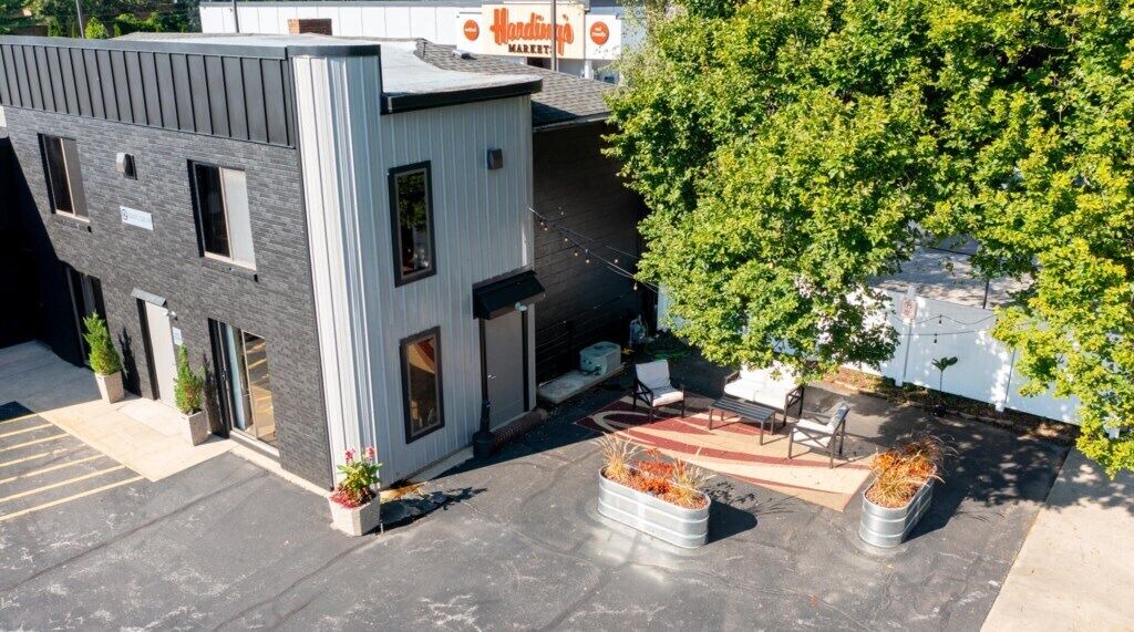 North Muskegon Apartment | Modern Boutique Queen Studio | Near Downtown Muskegon