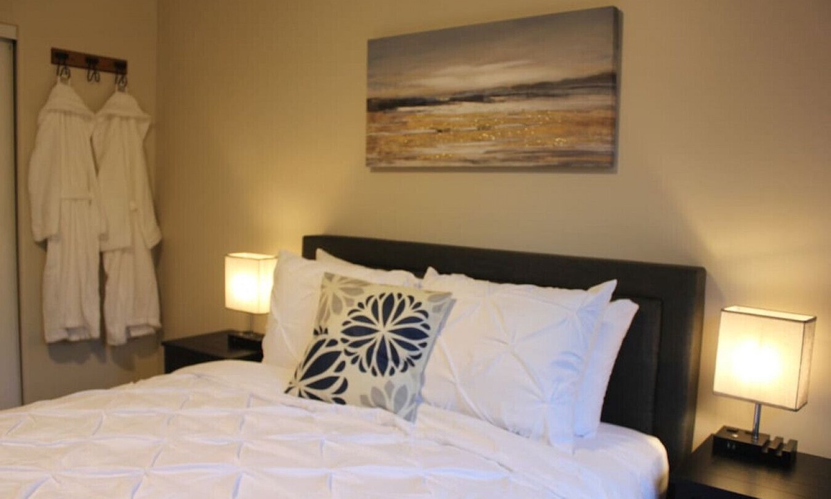 Kalamazoo Apartment | 729 Keenway B · water view apartment in Kalamazoo