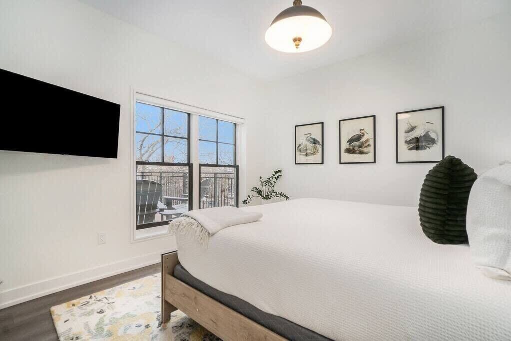 Holland Condo | The George and Evelyn on 8th, George 201