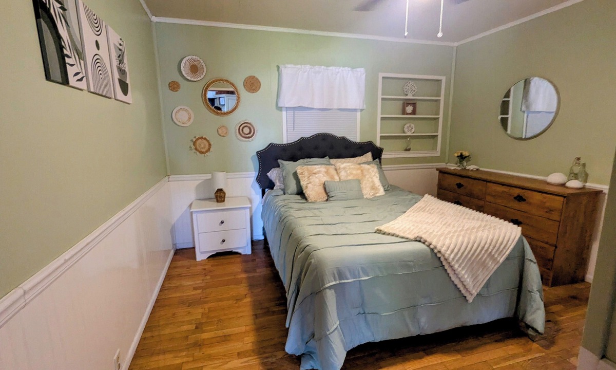 Bass Lake House | Cozy LakeView Cottage with a Touch of Modern Flair!