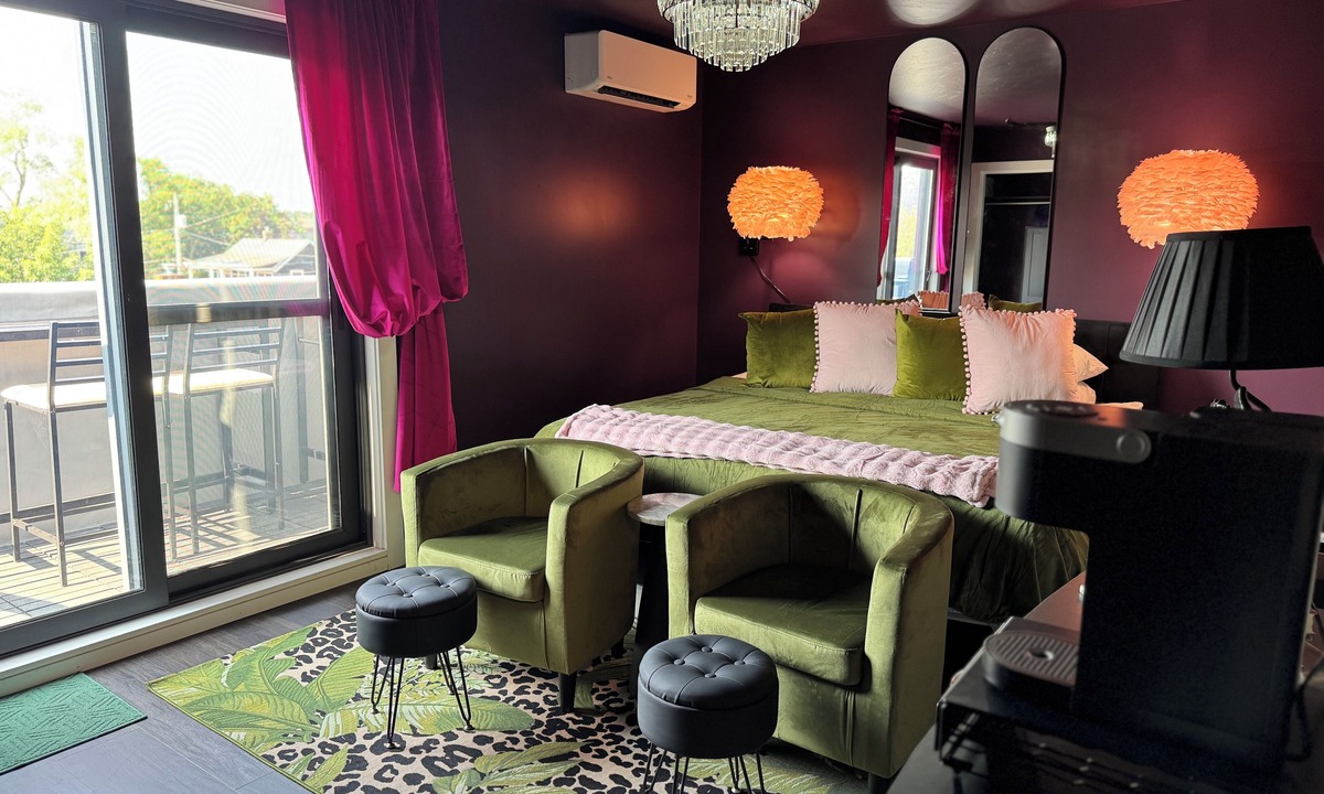 Saugatuck Condo | Havana Hideaway Downtown Saugatuck. Moody. Enchanting. Dreamy Walk to everything
