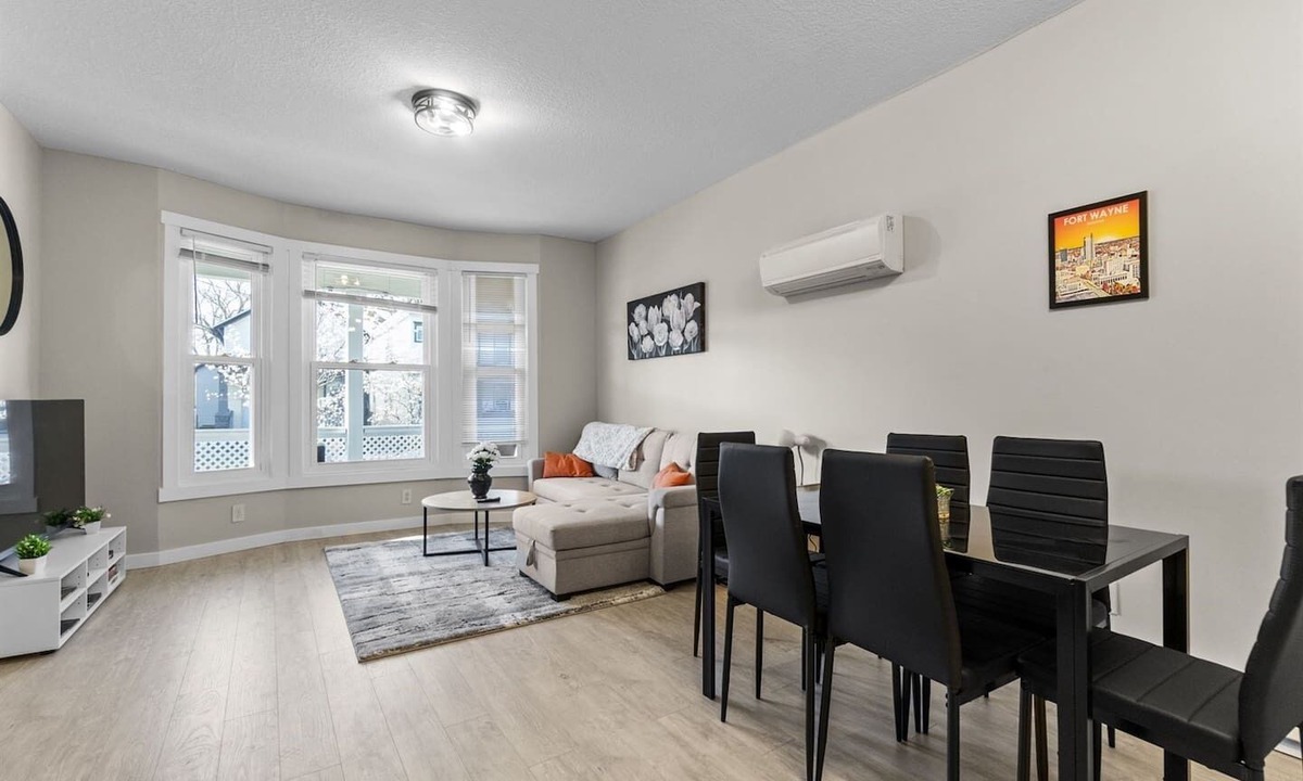 West Central Apartment | Well-Located 2BR Downtown Apartment | Central Stay