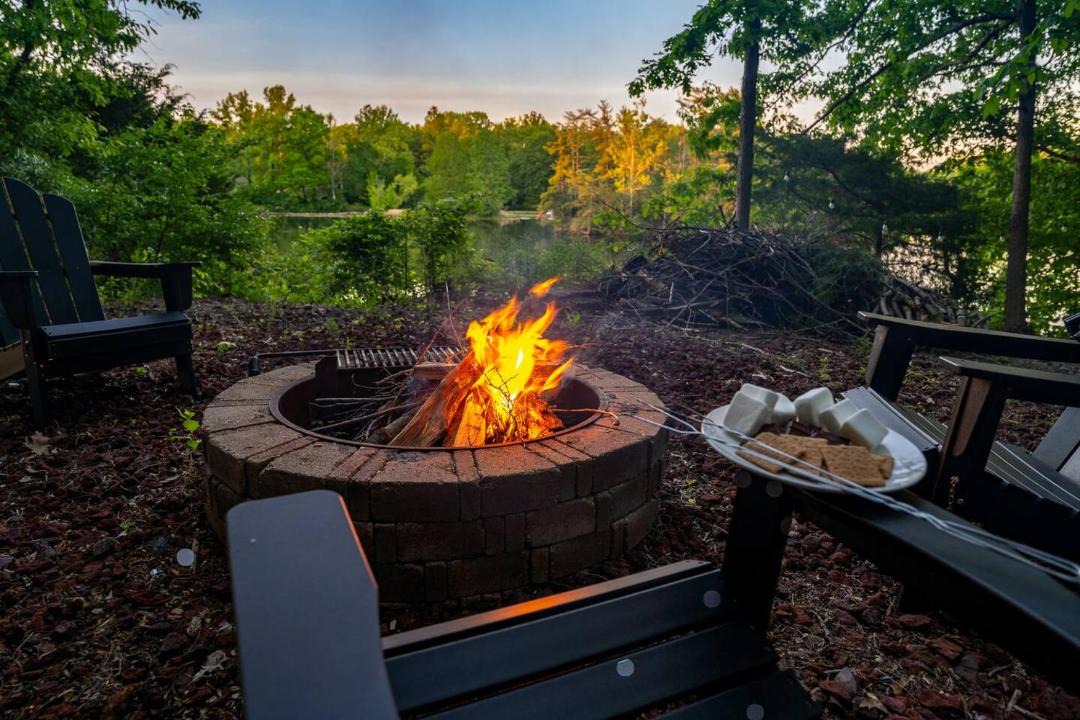 Pimento House | Lakefront Group Stay, Sleeps 19, Indoor Pool, Hot Tub, Arcades