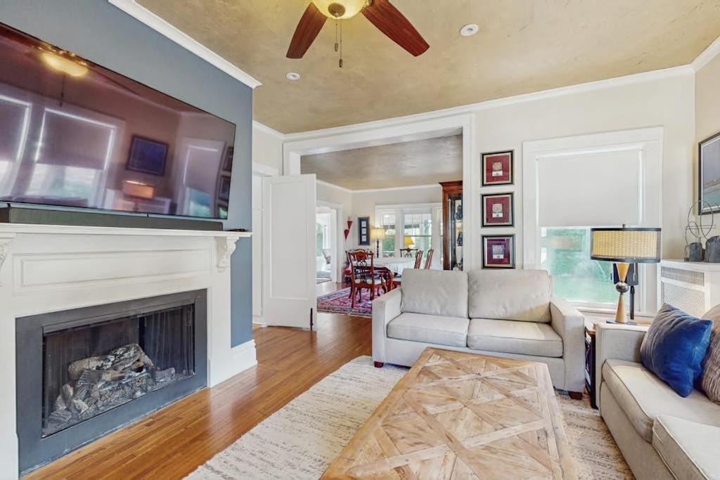 Saugatuck House | Ivy Manor